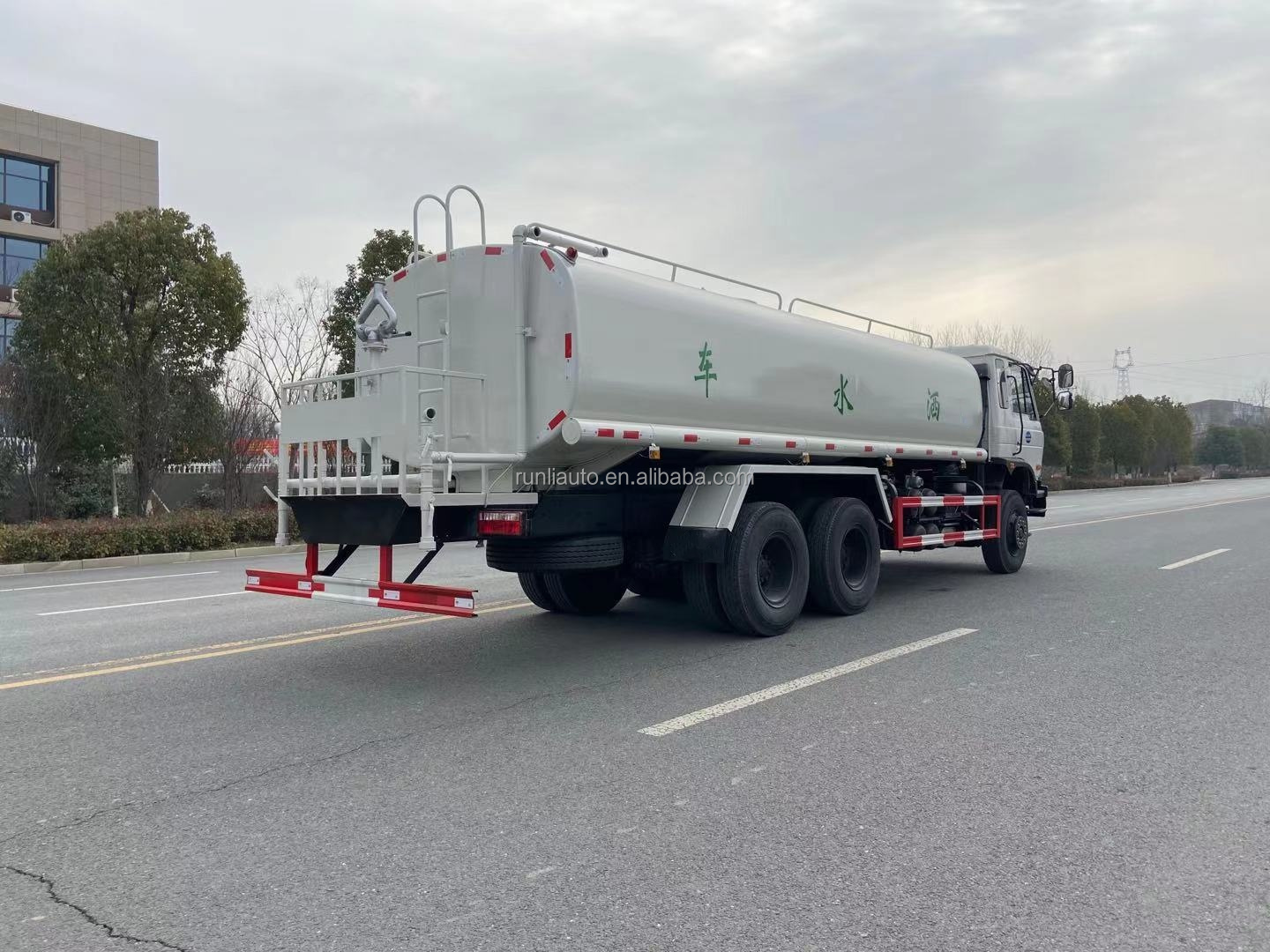Factory DFAC DongFeng 20000 Litres Water Truck Sprinkler Truck Water Tanker Truck
