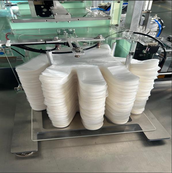 PE Glove Packing Machinery 110-130 Bag/min Independent Temperature Control