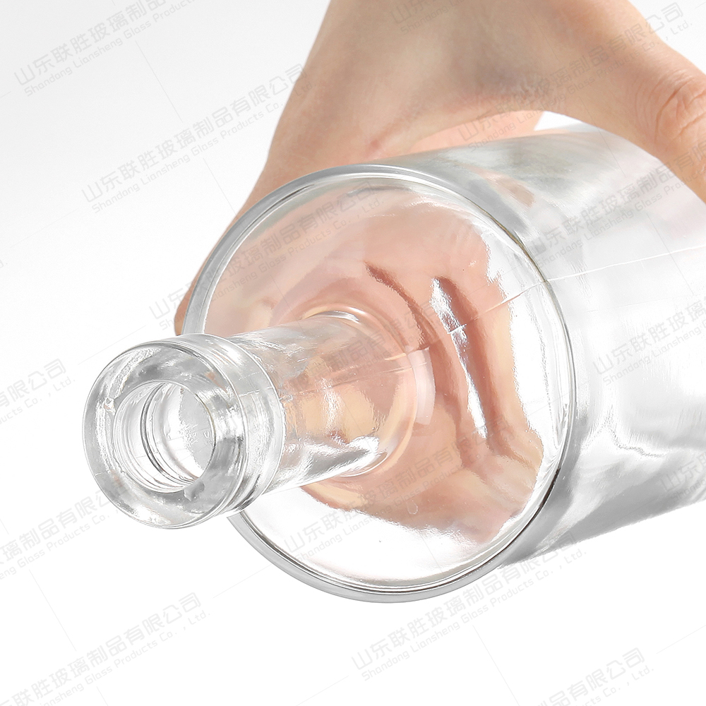 OEM ODM Acceptable 500ml Vodka Spirit Whisky Wine Glass Bottle For Liquor