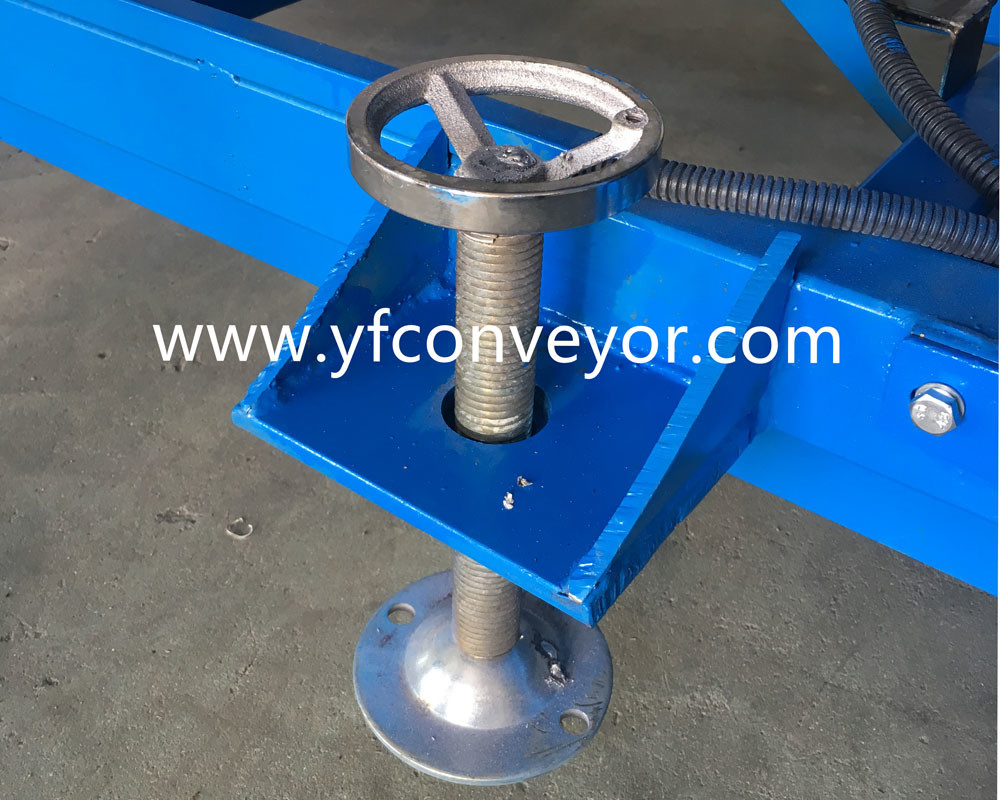 A Standing Platform of Factory Price Truck Loading Conveyor/Customizable Truck Loading Unloading conveyor