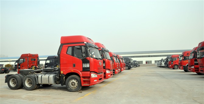 360° Rear Camera 6*6/4*2 A7 Tractor Truck Used Trailer Truck Head for Your Business