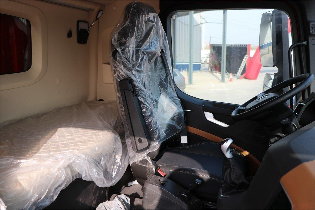 Used High Performance Barnacle Lorry With Robust 6x4 Drive Configuration