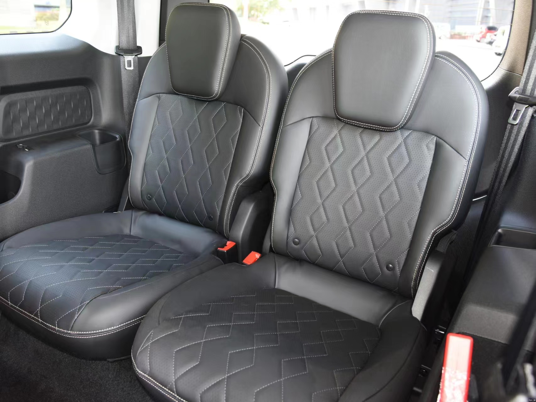 Stylish Wuling Automobile Baojun Kiwi EV 's Hottest Adult Speed Electric Vehicle 2024