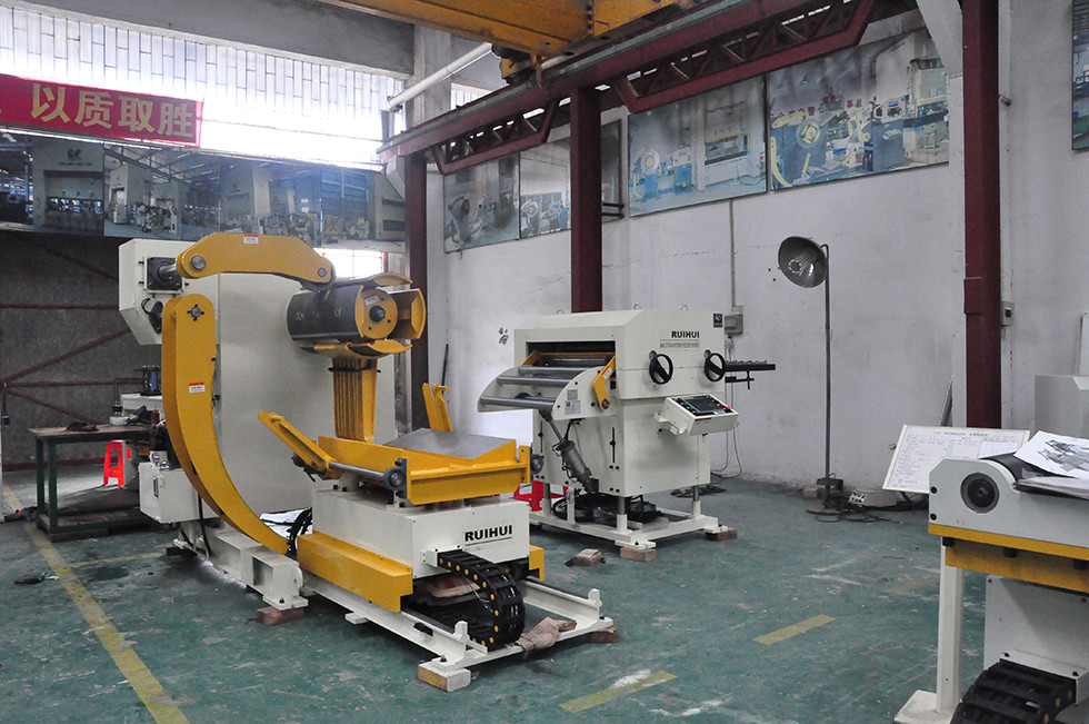 3 in 1 Servo Metal Sheet Straightening Feeder Automatic Metal Stamping Machine