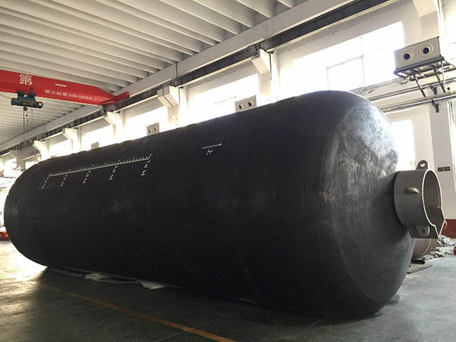 US Navy Submarine Fenders 50kPa D3.3m NR Vertical Floating Hydropneumatic Fenders