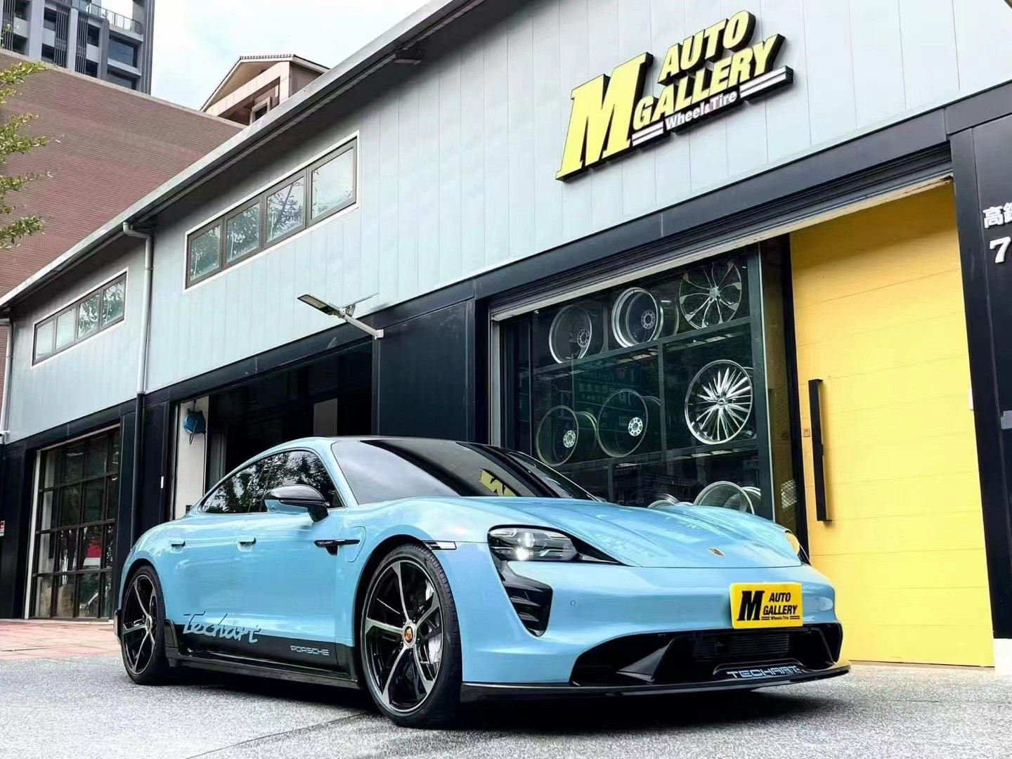 For Porsche Taycan Carbon Fibre Body Kit Taycan Upgrade Tech Style Carbon Fiber Front Lip Diffuser Spoiler Side Skirt Body Kit