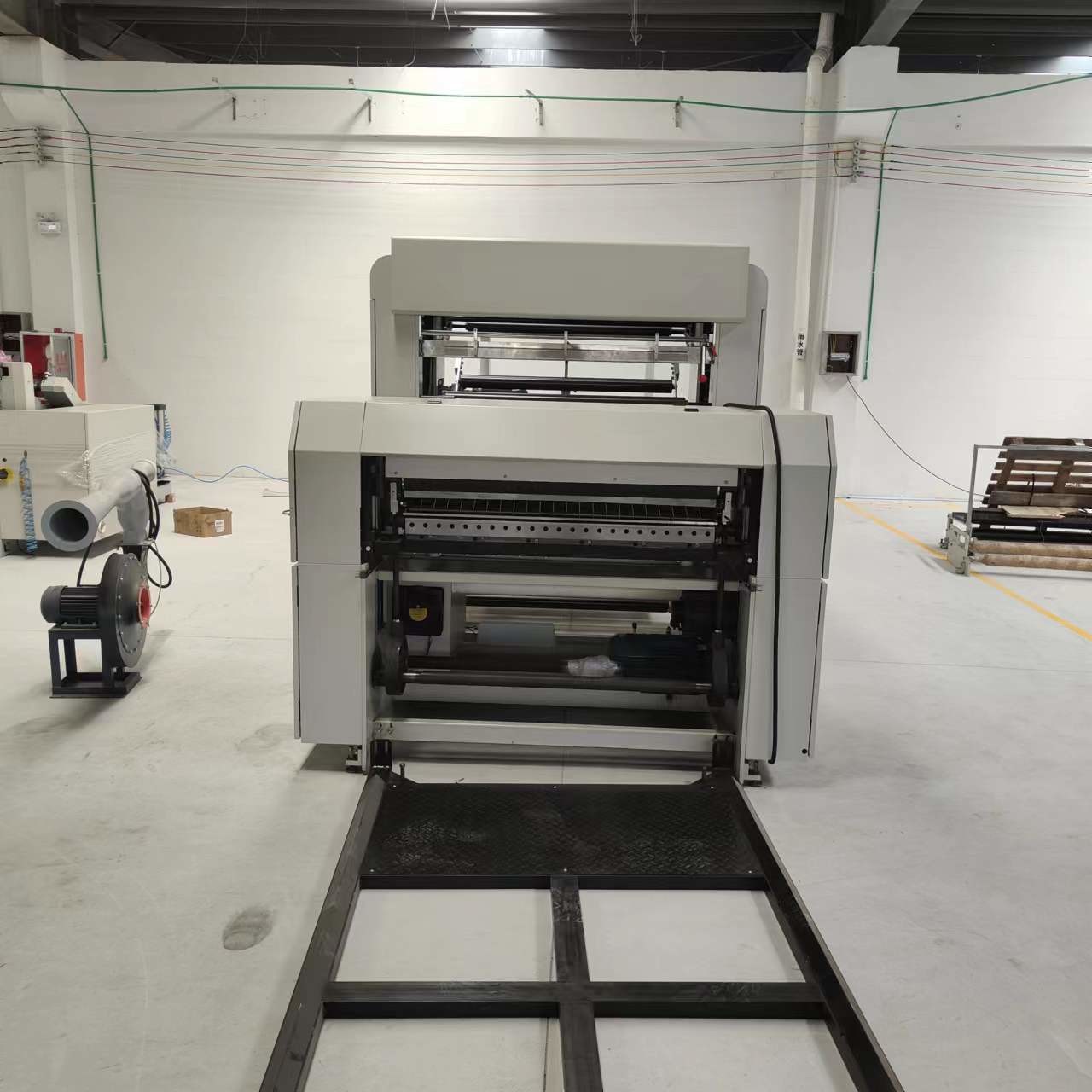 Three Servo Fully Automatic Slitting Machine For 45-450g Paper High Speed