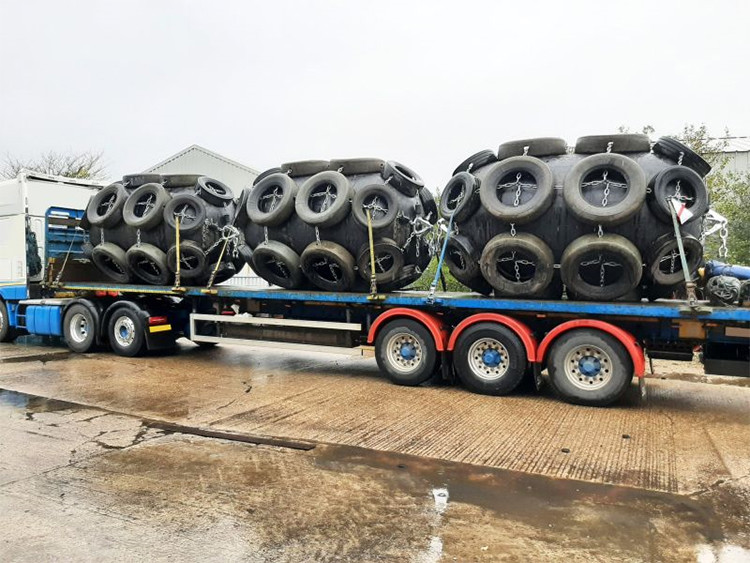 High Tensile Black Rubber Pneumatic Rubber Fender Yokohama 4.5*12.0m For Large Vessels