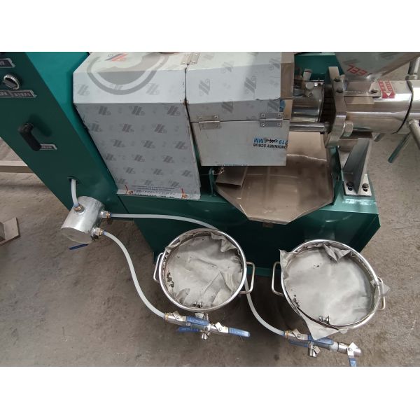 Compact 1500w Walnut Oil Press Machine Automatic For Professional Use