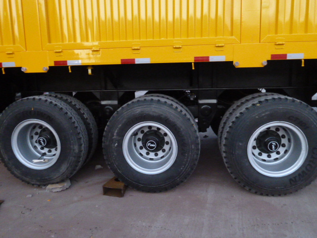 3 Axles 40t Bulk Cargo Semi Trailer with Side Wall As Per Client's Specifications