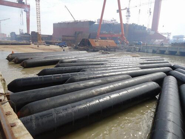 Ship Launching Heavy Duty Inflatable Air Bags , Marine Vessel Boat Lift Air Bags