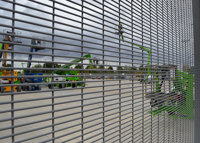 High Security Grills Adjustable Electric 3MM Welded Mesh Wire Fencing