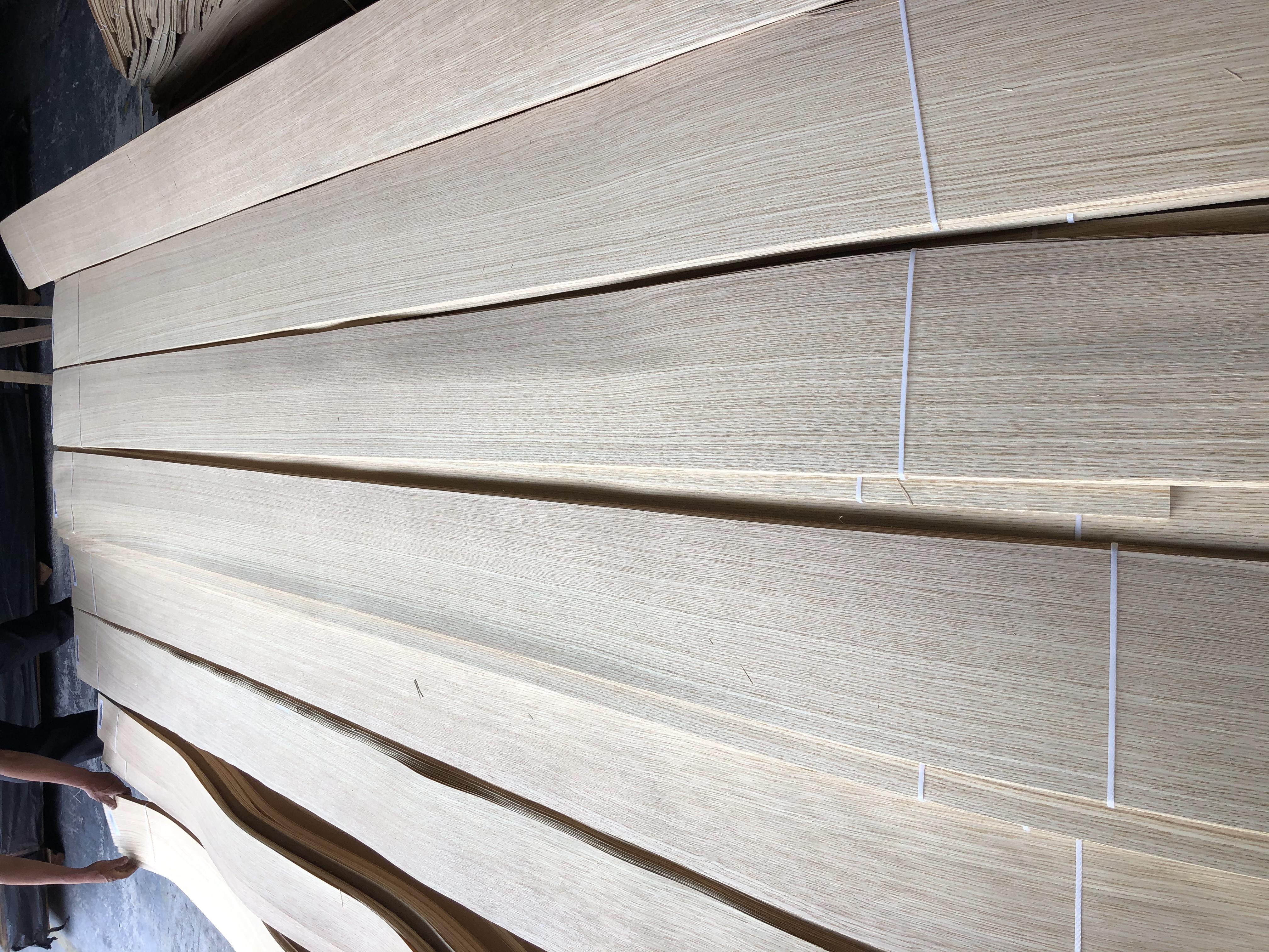 Wholesale Natural AA Straight Grain 0.45mm White Oak Wood Veneer Sheets Oak Veneer for Flooring Oak Veneer Wood Wall Panel