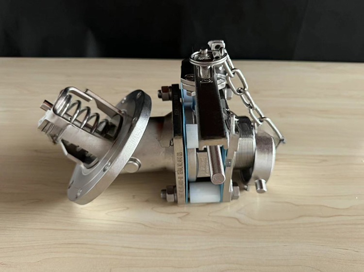 ISO Tank Container Spare Parts 3 inch 45 Degrees Bottom Discharge and Sample Valve with Pressure Gauge 1.4''BSP 0-40 bar