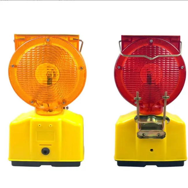 Waterproof Solar Industrial Warning Lights 2 Sided Over 1500m Visual Range 5.5 V 0.3W Solar Panel