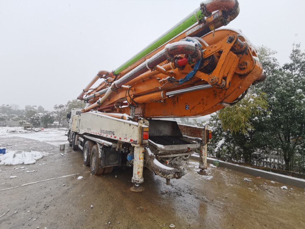 Second Hand Concrete Pump Zoomlion 52meter 56meter Good Price Truck Pump Machinery