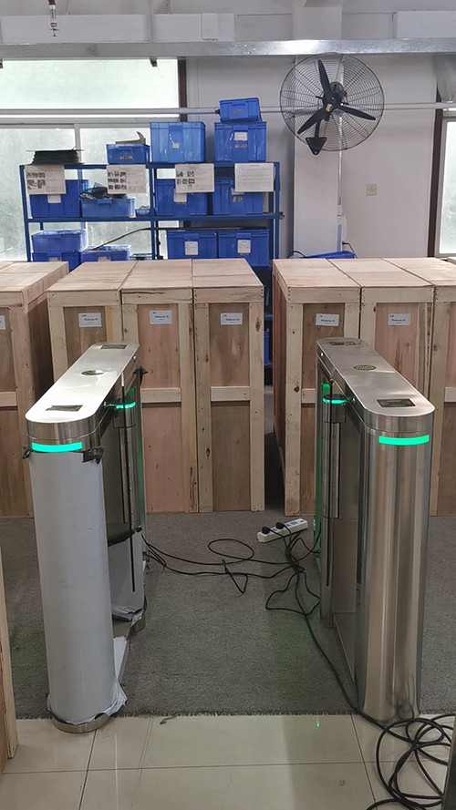 50 W Ip54 Traffic Control Swing Gates Barrier For Entrance Security Control