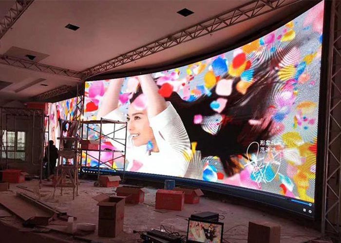 Indoor P2.5 Flexible LED Displays Full Color 128x64 Dots For Exhibition Rooms