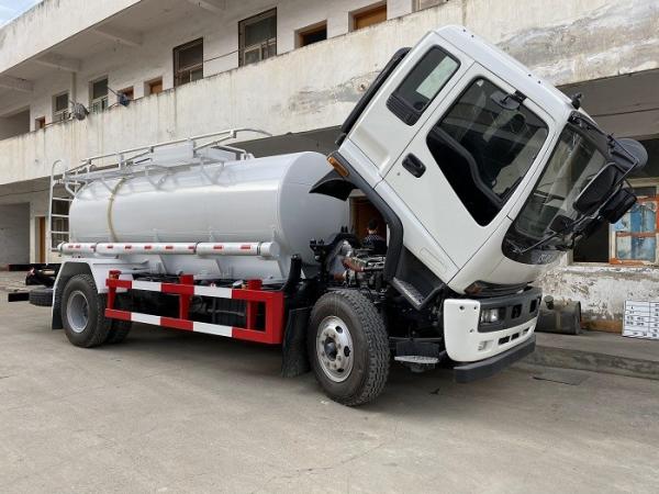 China 7cbm/7m3/7,000Liters Isuzu Tank Vehicles 7 Tons Chemical Liquid Tanker