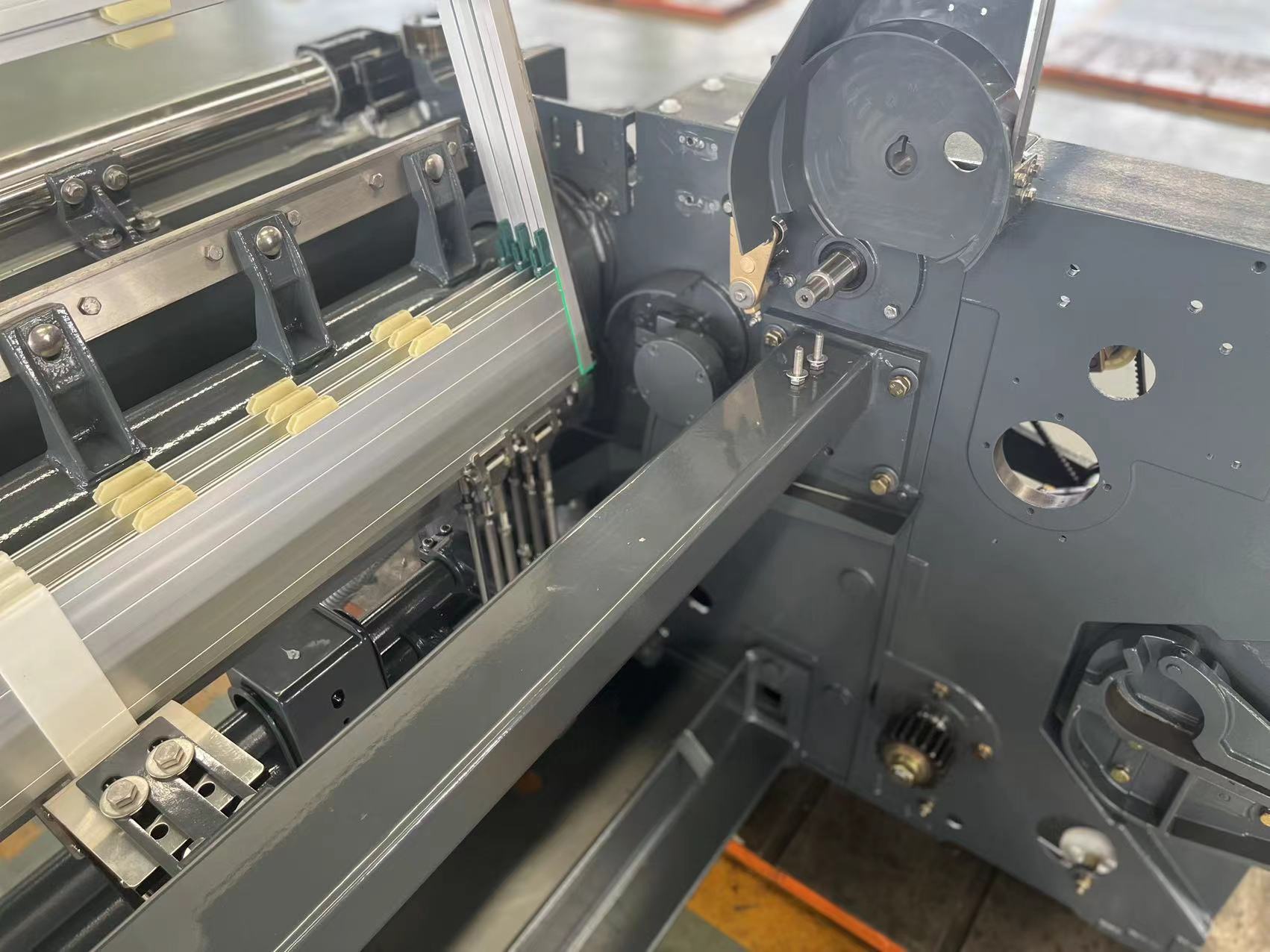 Single Pump Water Jet Weaving Machine Loom Yarn Twisting 1000RPM