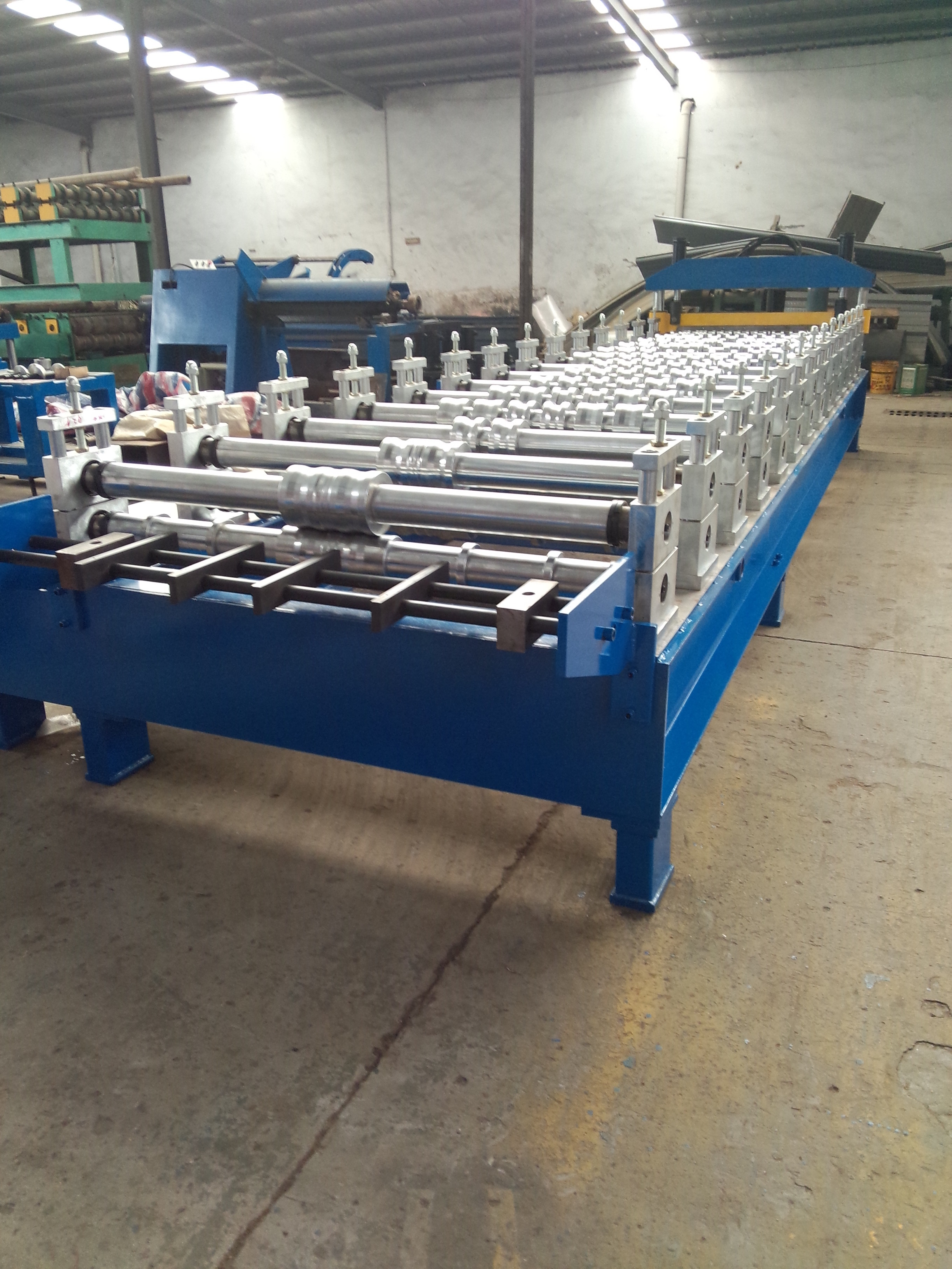 Shopping Malls Automatic Metal Roof Panel Machine Speed 10 - 15m / Min