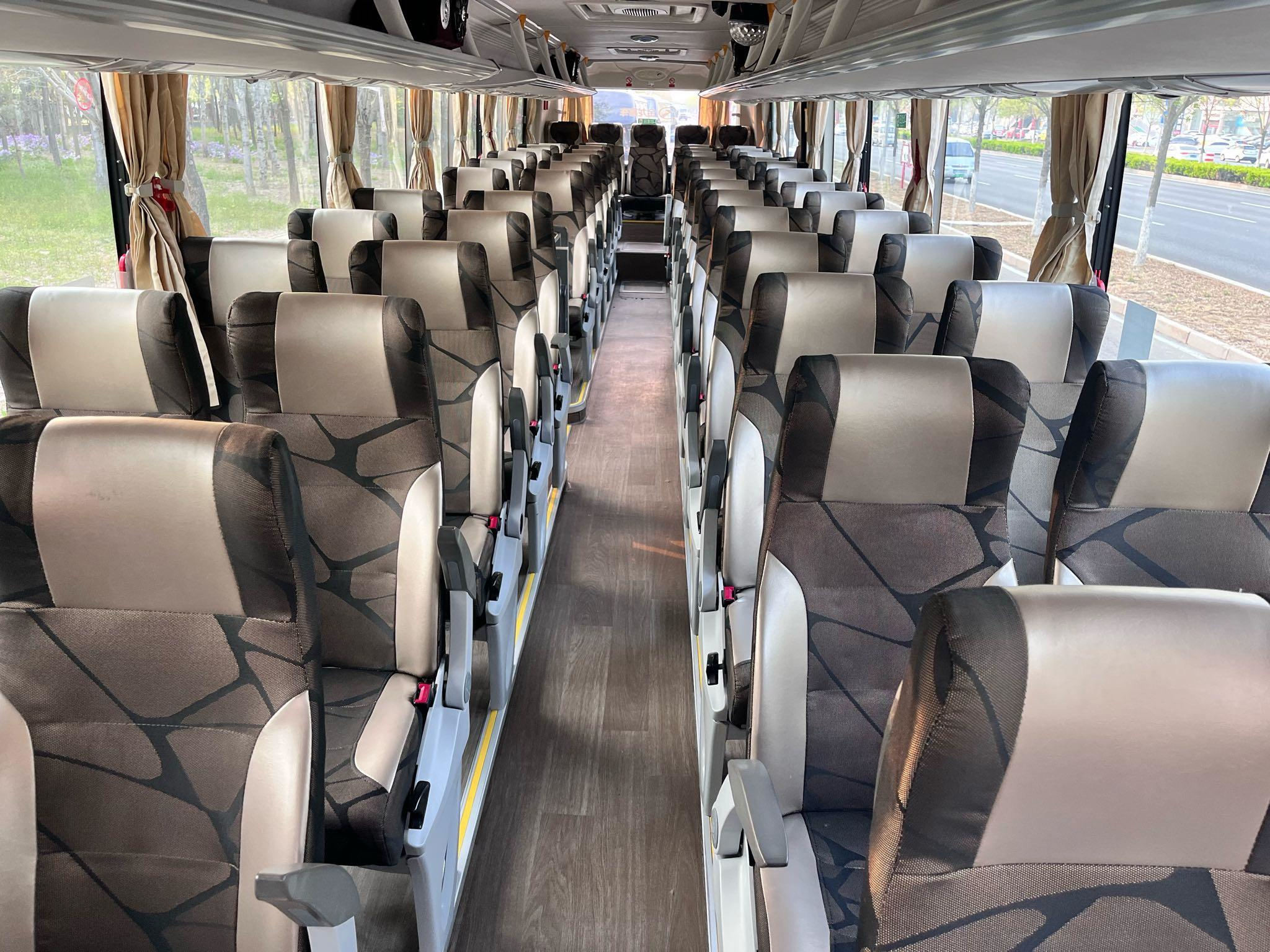 Kinglong Bus New XMQ6135 Used Coach Buses 56 Seats LHD Front Engine Double Axle