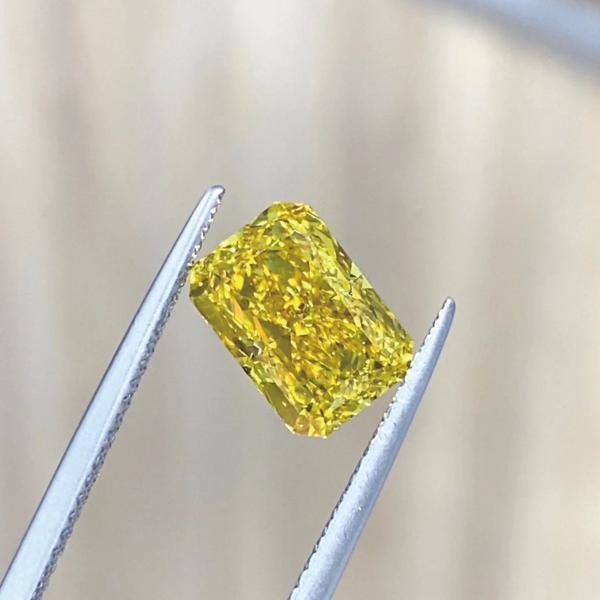 Radiant Shape HPHT Lab Grown Yellow Diamond 1.3ct-1.7ct IGI Certified