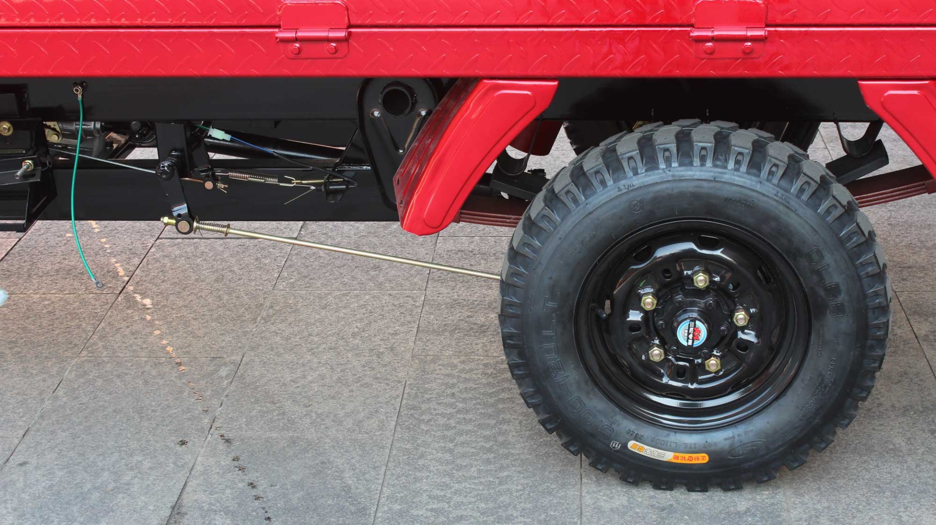 200CC Water Cooled Cargo Tricycle with Front Drum Rear Drum Brake System in Nigeria