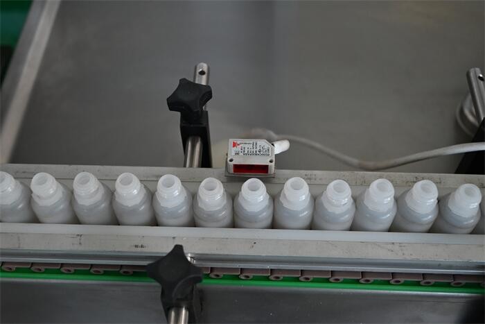 Medical Vials Drops Filling Capping Machine Adopts Peristaltic Pump Or Ceramic Pump