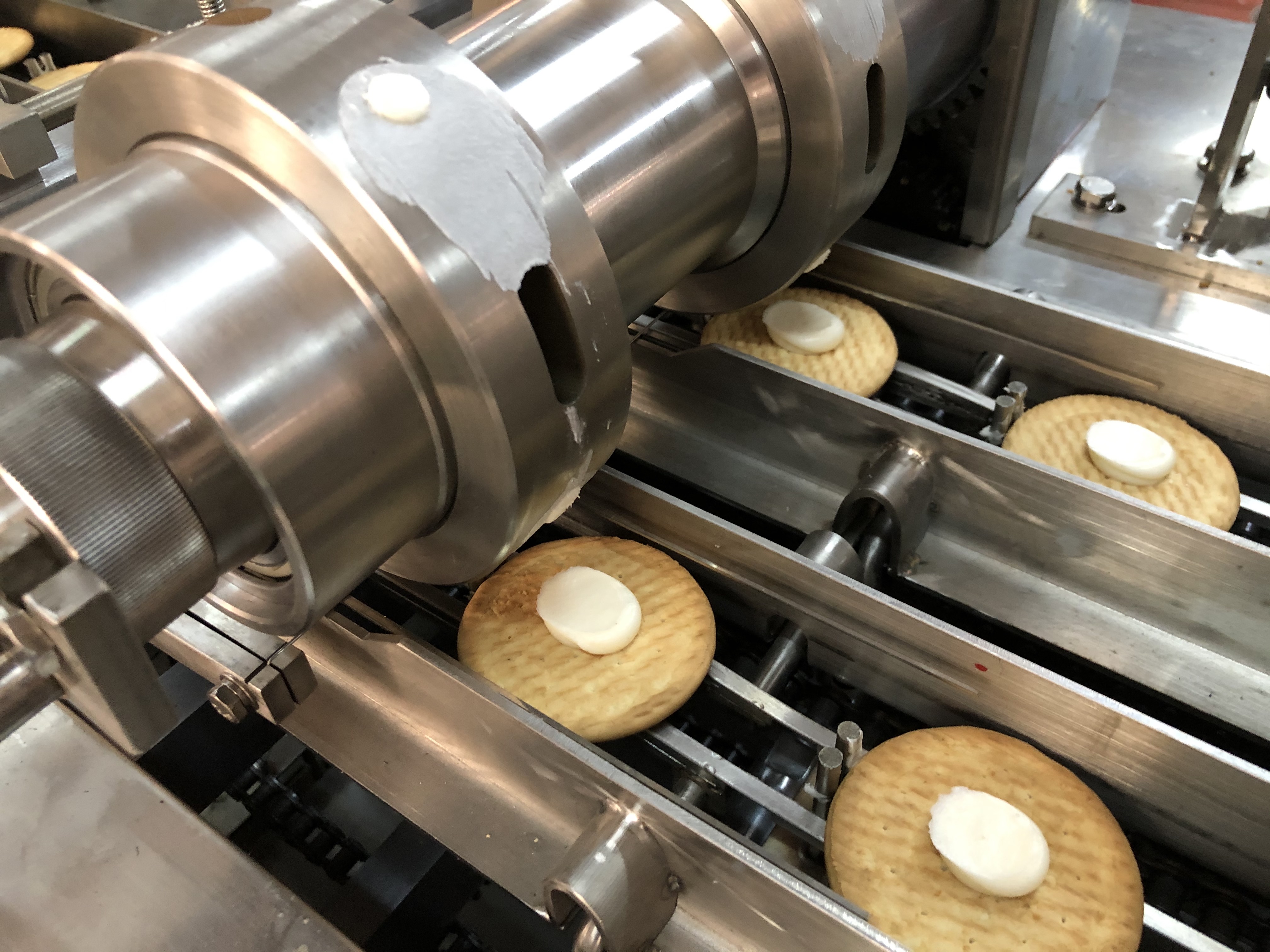 600pcs/Min/Lane Sandwich Biscuit Machine Siemens PLC With Packing Machine