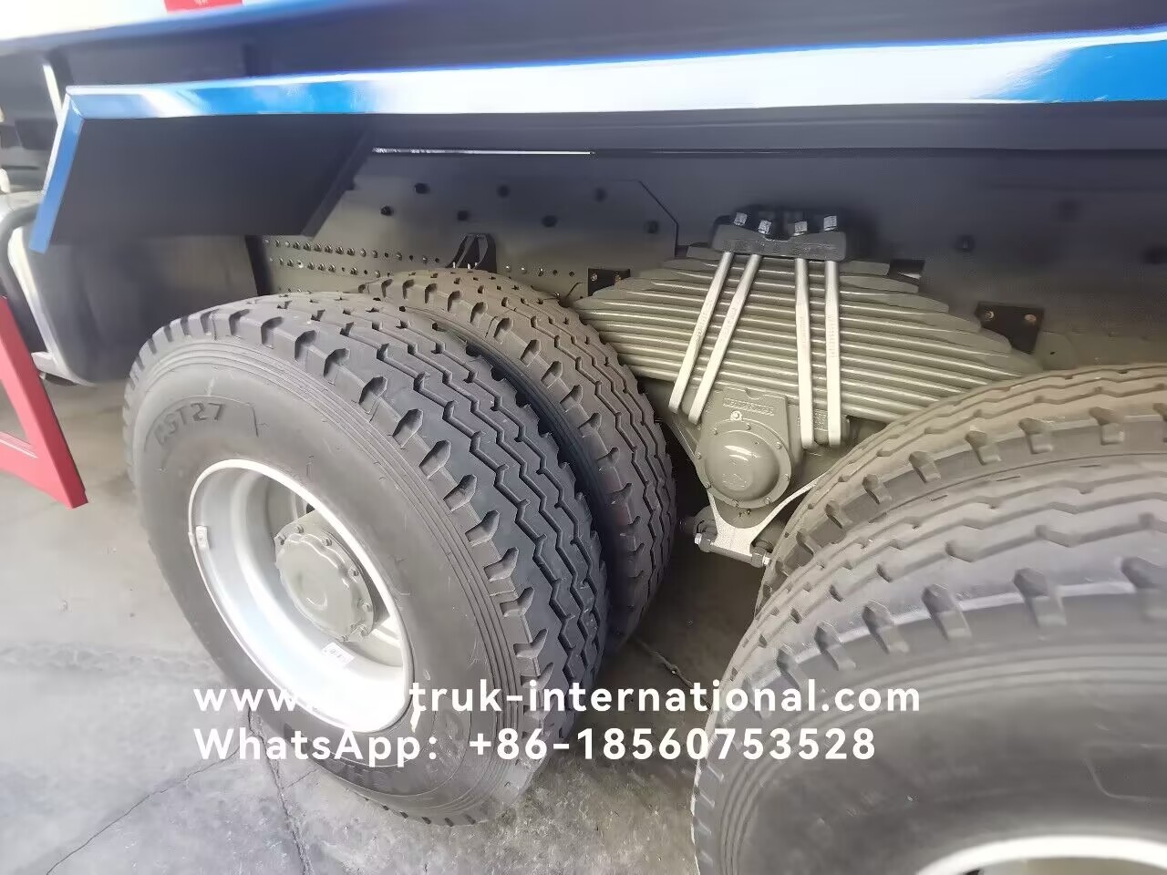 SINOTRUK HOWO Tipper Dump Truck 6 × 4 10 Wheels RHD 380Hp U Type One Warning Light