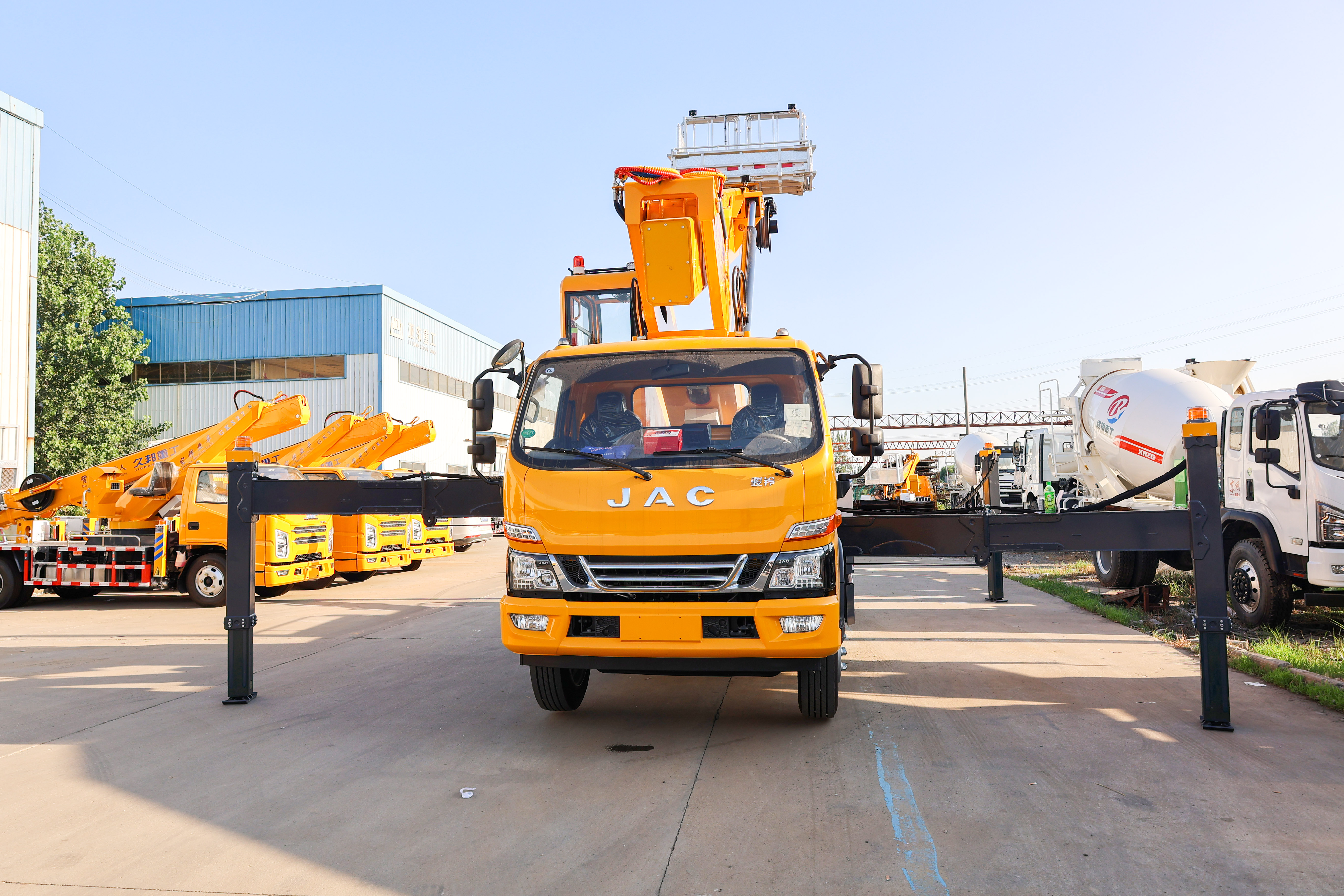 Lower Price 36m Man Lift lifting bucket type Articulating arm lift platform