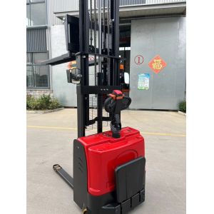 1.5 Ton 4500mm Ride On Forklift Platform Electric Stacker With Reversing Horn