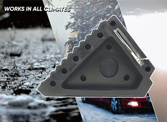 4.4 Pounds Auto Parking Heavy Duty Solid Rubber Wheel Chocks With Eyelet