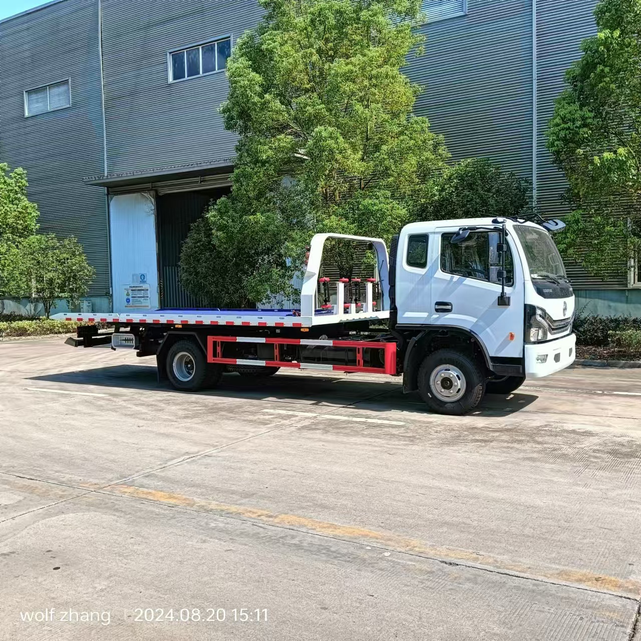 DngFeng 103hp YUCHAI Engine ABS Fast 8 Gear 7.4*2.5*2.4m Flat Bed Loading 2.3 Ton Tow Trucks Wrecker Truck