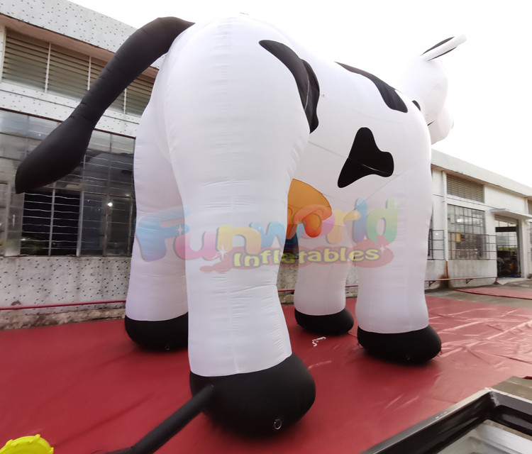 Milk Cow Air Characters 0.9mm PVC Advertising Inflatables