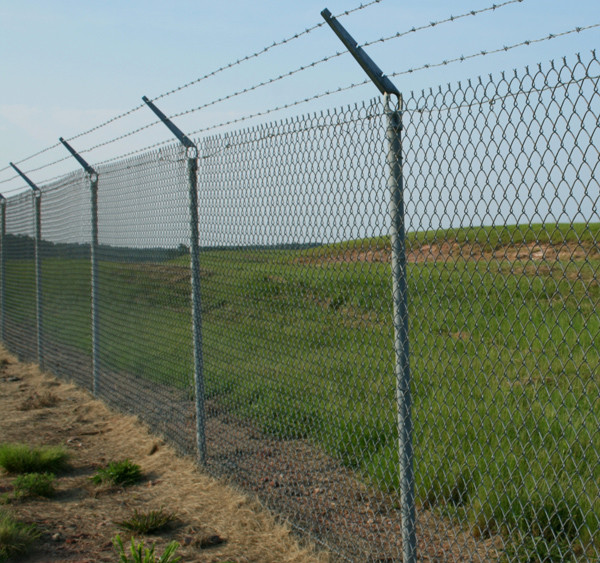 Black PVC coated Chain Link Panels/Cyclone Fence 2.4m*15m*50mm*50mm*3.3mm