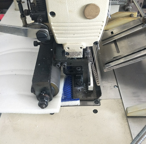 Side Pattern 3.2 * 1.6m Mattress Sewing Machine For Two Trademark Braided Belts