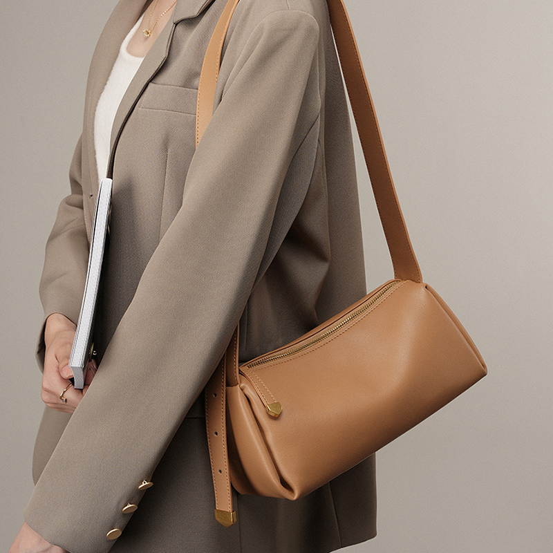 Zipper Hasp Closure Women's Bag for Daily Life in Fashionable Design