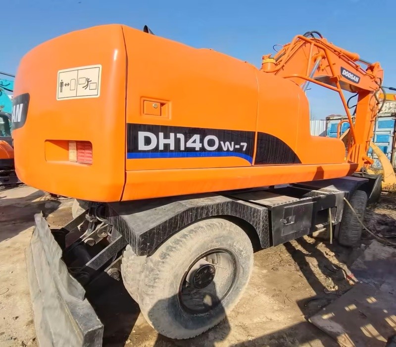 Doosan Machines Used In Excavation DX140W Second Hand Diggers