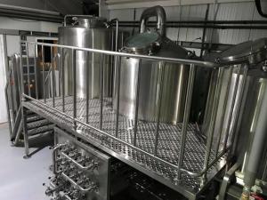  1200L Small Scale Commercial Brewing Systems Mini Brewery Equipment Manufactures