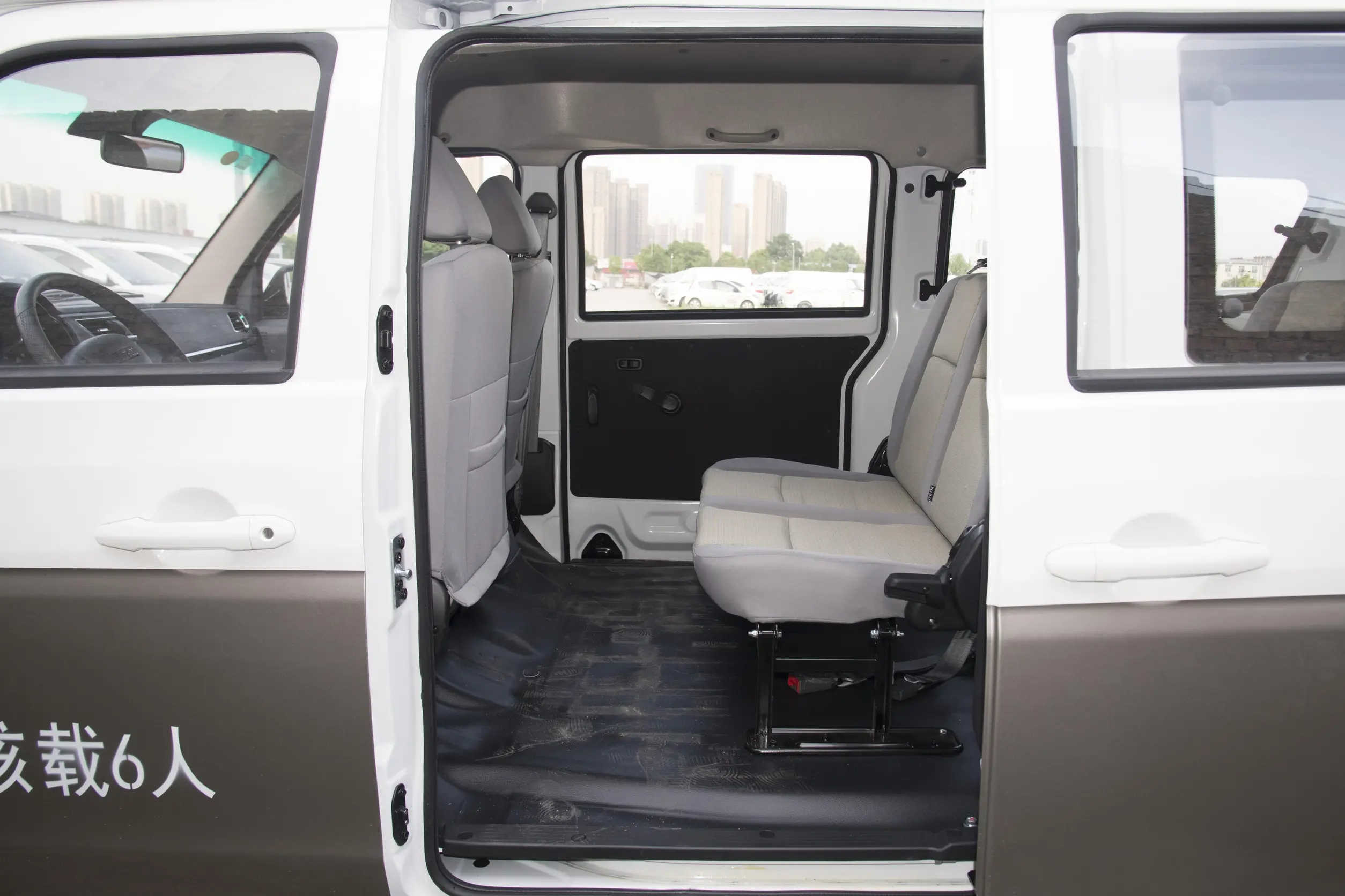 Used Mini Bus Jinbei Minibus 5-7 Seats CNG 86hp Manual Transmission