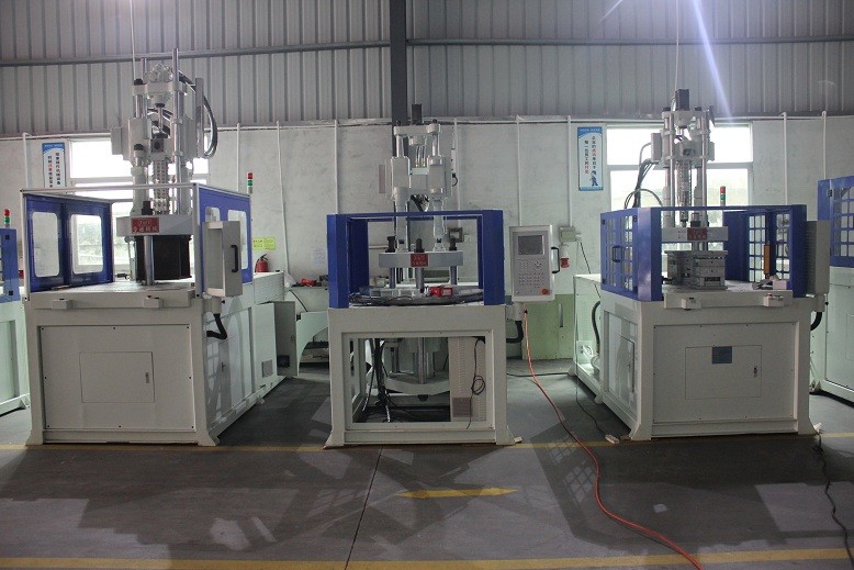 1 Ejector Hydraulic BMC Injection Molding Machine Vertical JTT-550 For Precise Production