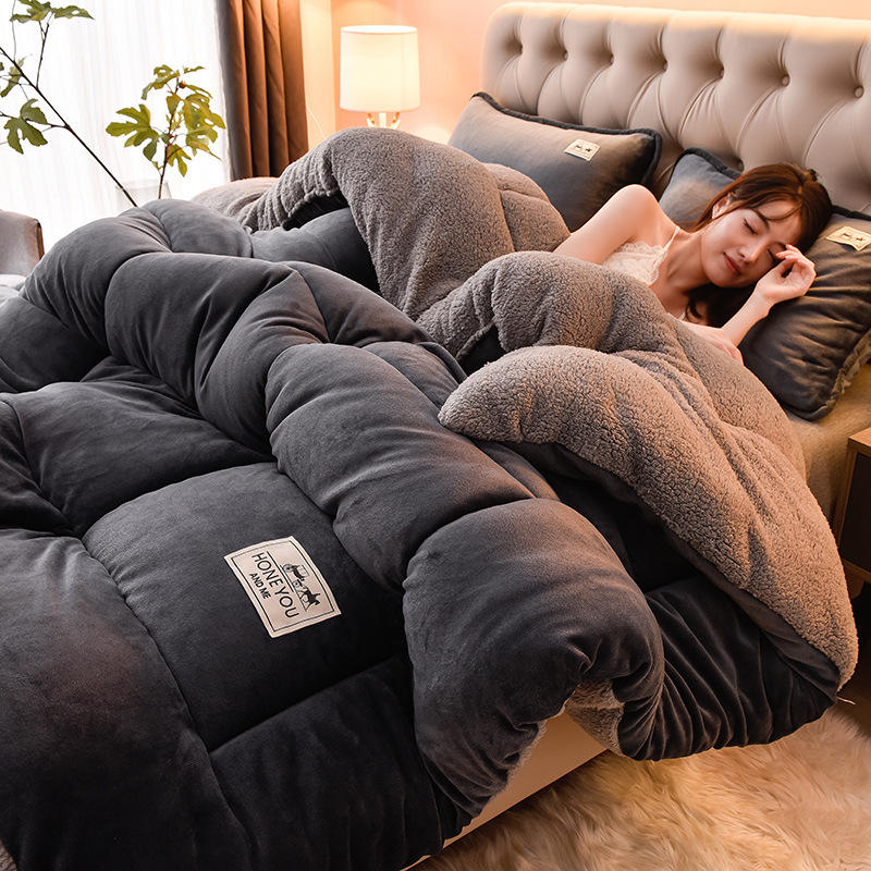 Customized Color Thickened Lamb Fleece Quilt Soft Chemical Fiber Quilt Size Bed Cover