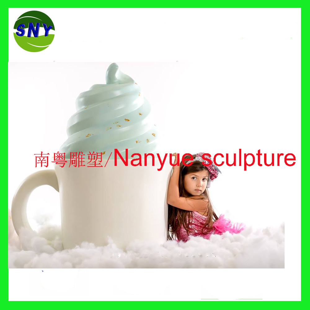 artificial statue photograph statue item made by fiberglass in / shopping mall/photographer room