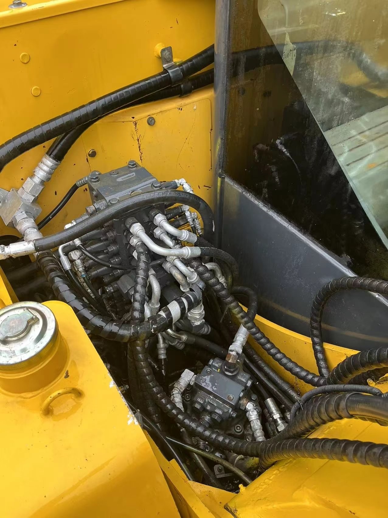 Yellow Komatsu PC70-8 Excavator 20 Tons 48.5 kW Power 3293 Working Hours