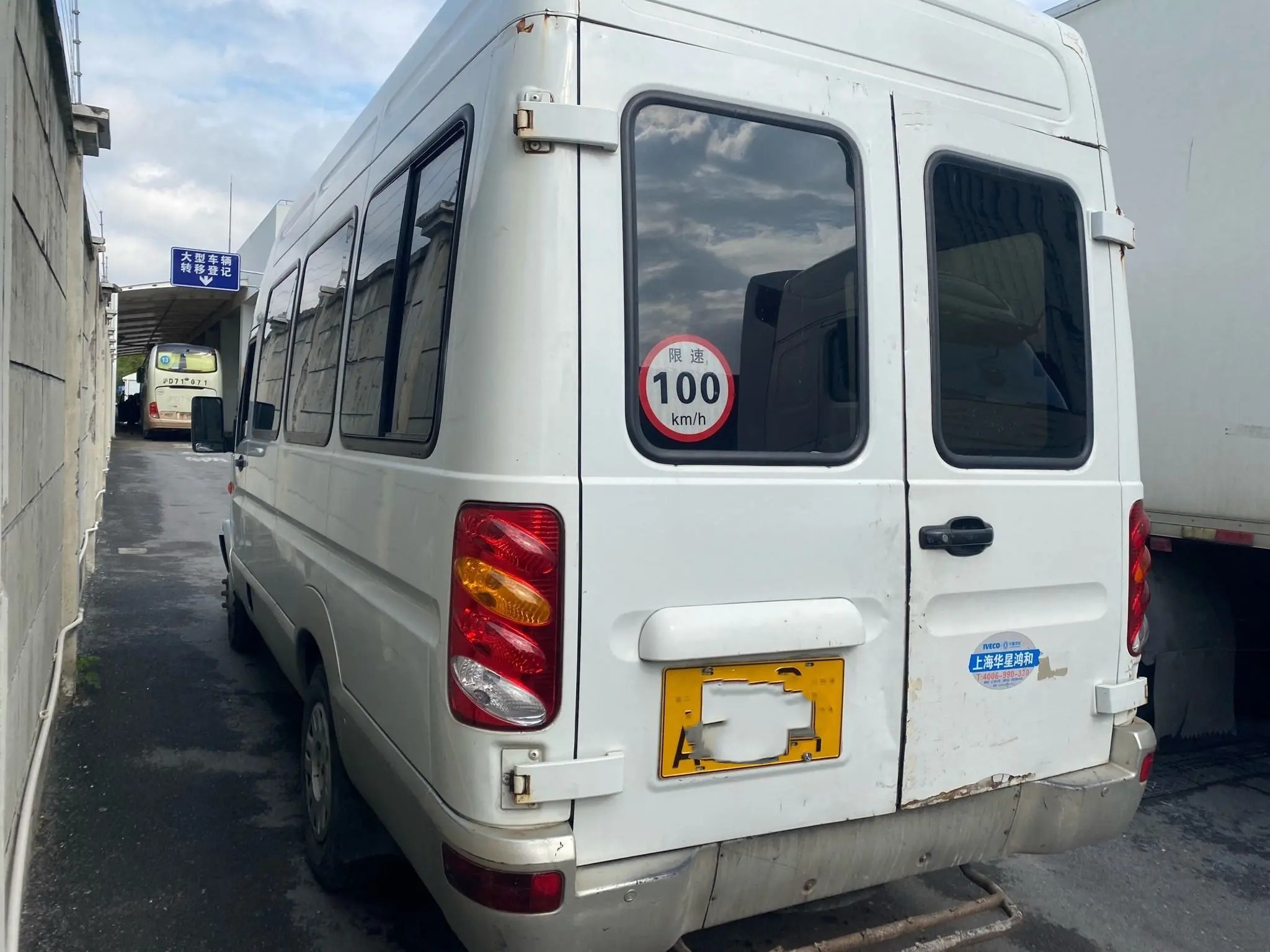 Second Hand Mini Van Front Engine 11 Seats Rear Doors A/C High Roof 140hp Used IVECO Minibus NJ6604