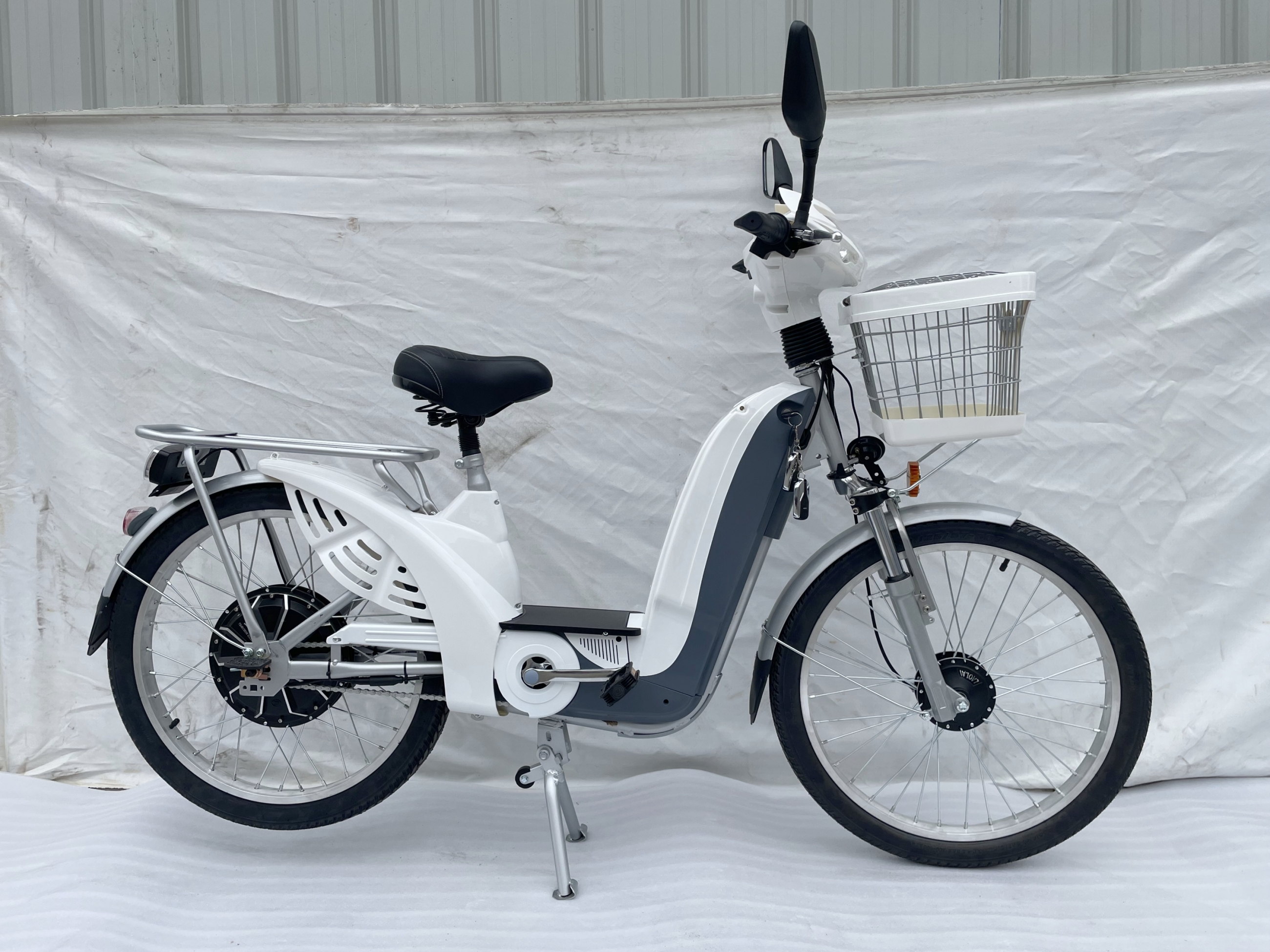 48V 350W Rear Hub Electric Bicycle 24 Inch Single Speed E Bike With LCD Display