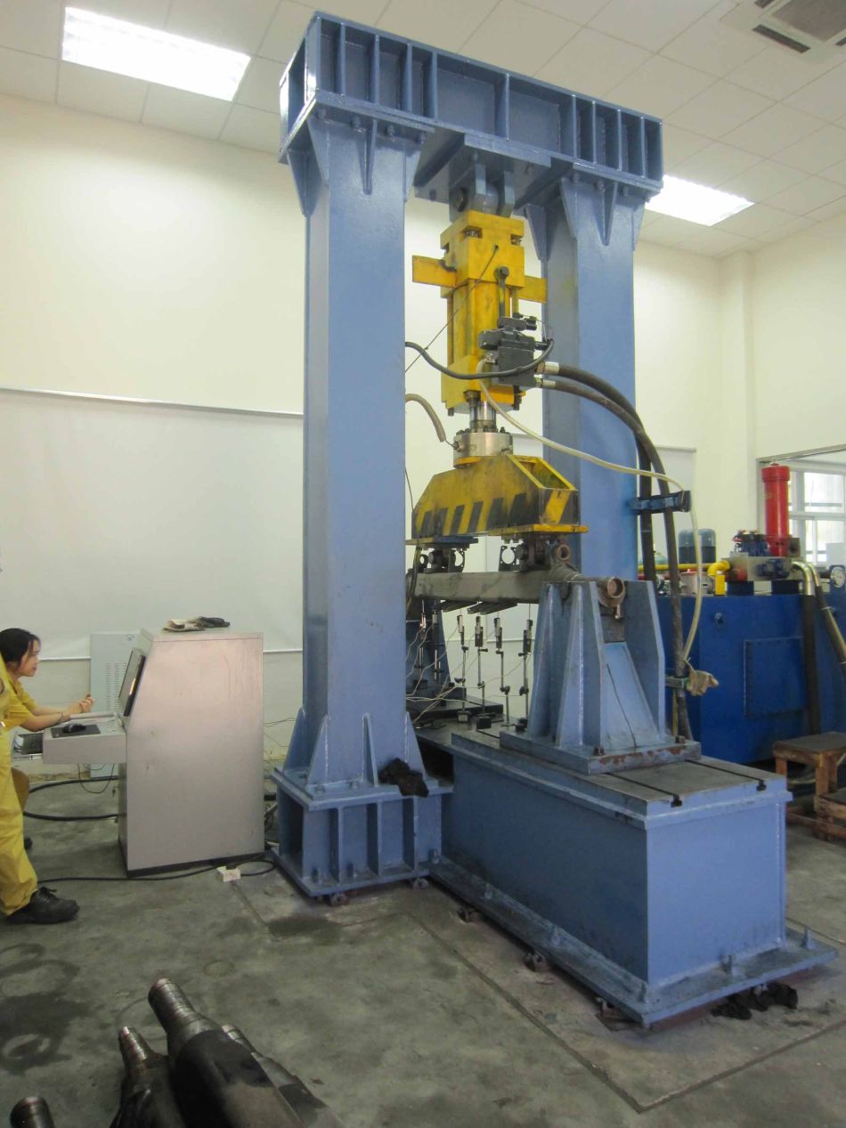 HJ Fatigue Test Machinery.JPG