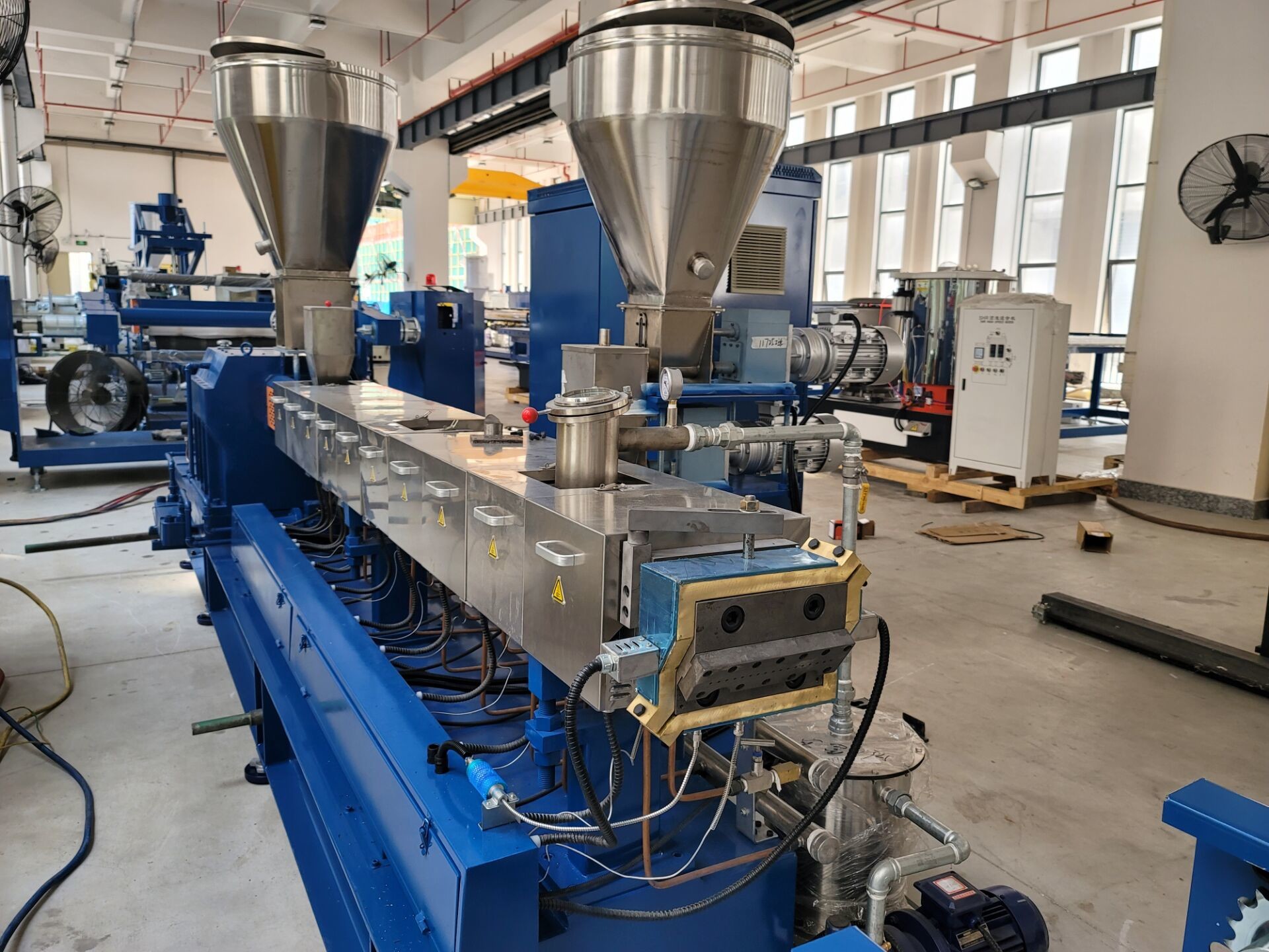 CaCO3 High Filler Masterbatch Compounder Machine Manufacturer Co Rotating Twin Screw Extruder